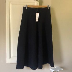Uniqlo black sweater skirt